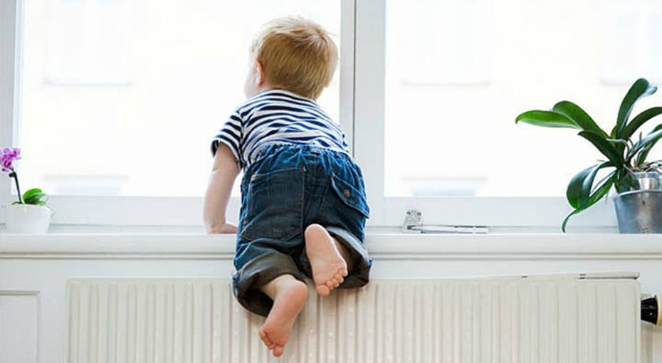 Как сделать деревянные окна безопасными для детей?