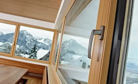 Как выбрать стеклопакет для деревянного окна: руководство и топ-решения 2025