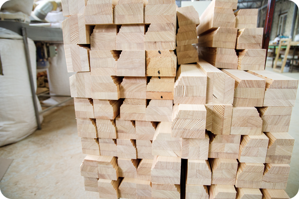 Влияние типа древесины на характеристики и внешний вид деревянных окон