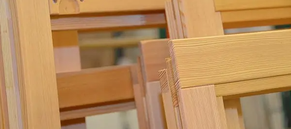 Влияние типа древесины на характеристики и внешний вид деревянных окон