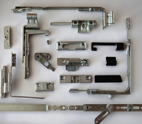 Как выбрать фурнитуру для деревянных окон: детали, решающие всё