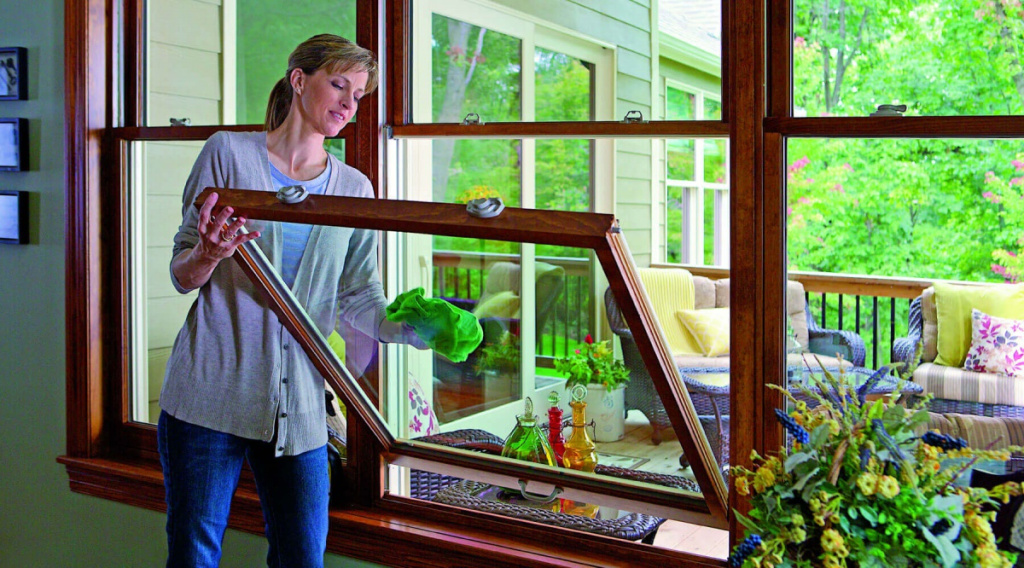 Как ухаживать за деревянными окнами, чтобы они служили десятилетиями