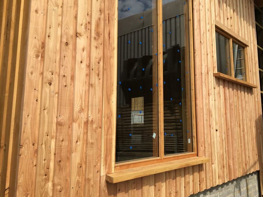 Окна из массива лиственницы