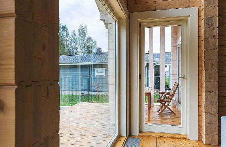 Шумоизоляция в деревянных окнах: тишина в загородном доме и коттедже