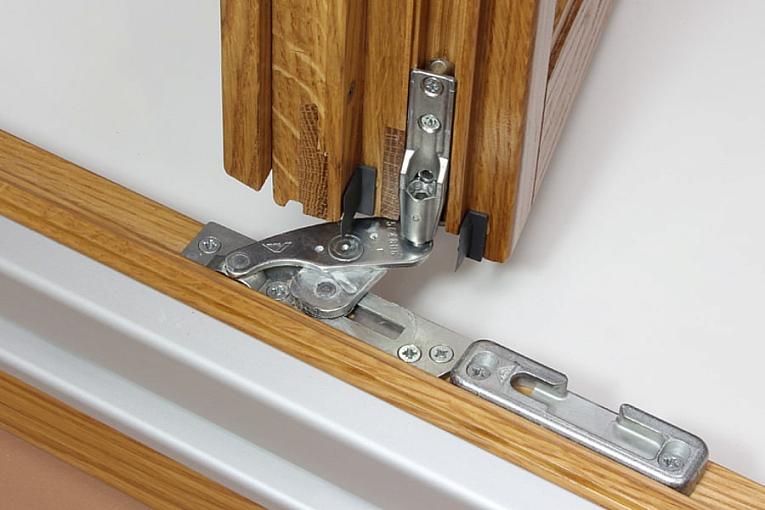 Как выбрать фурнитуру для деревянных окон: детали, решающие всё